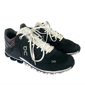 On Cloud Womens 9.5 Cloudflow Swiss Engineering Running Athletic Shoes Gray
